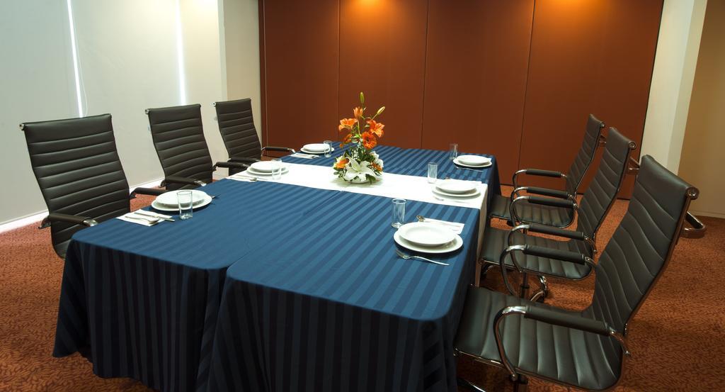 Mision Express Queretaro Hotel Buitenkant foto