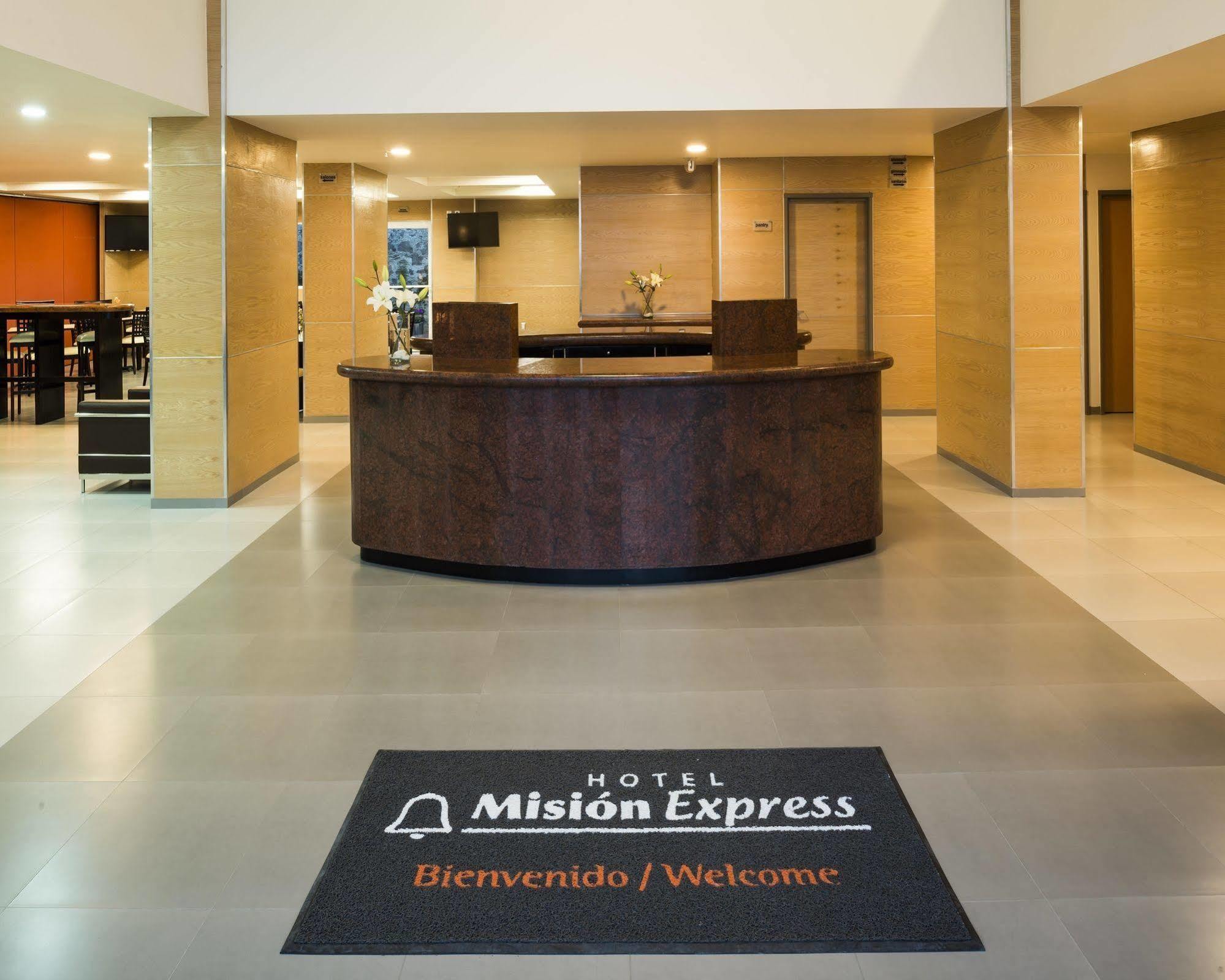 Mision Express Queretaro Hotel Buitenkant foto