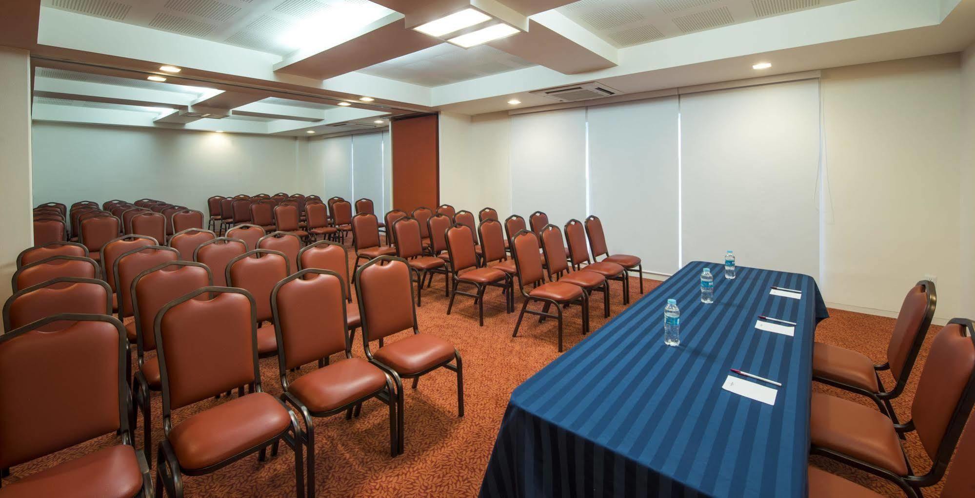 Mision Express Queretaro Hotel Buitenkant foto