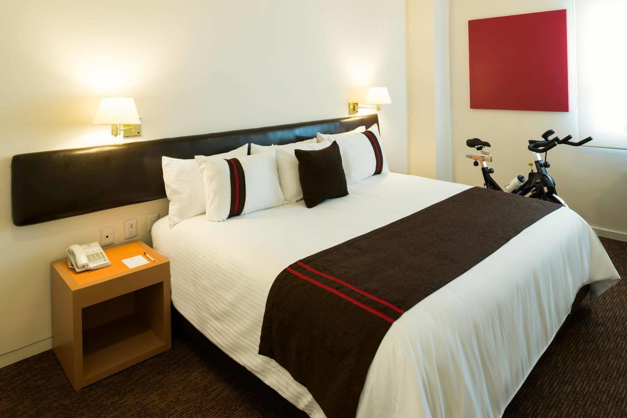 Mision Express Queretaro Hotel Buitenkant foto
