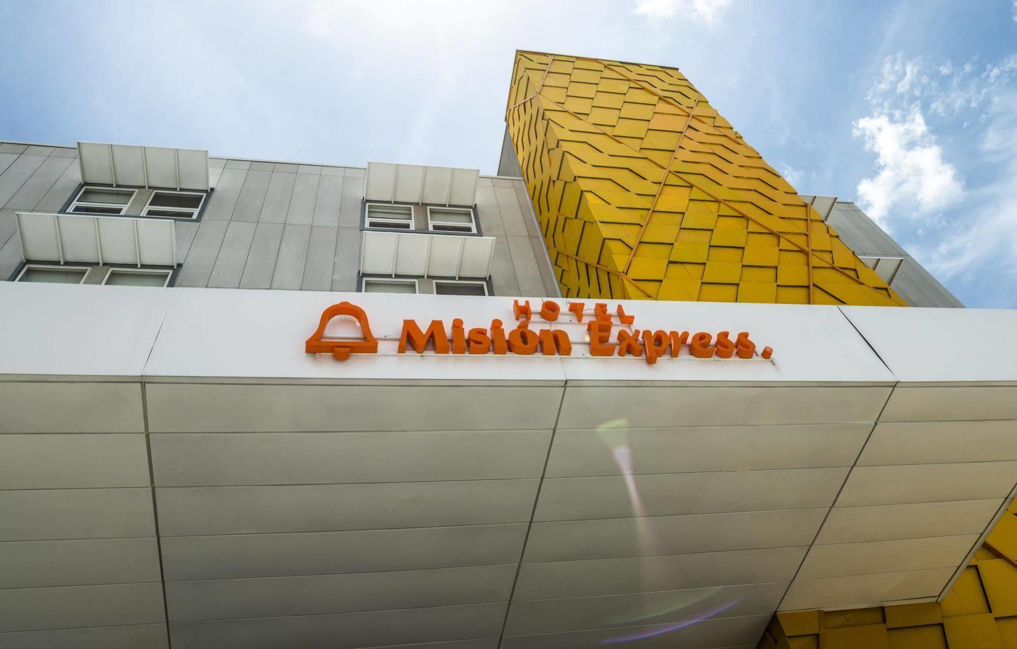 Mision Express Queretaro Hotel Buitenkant foto